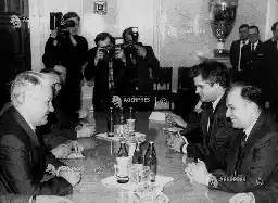 Tratatul de vasalitate față de Rusia negociat în 1994 de Ion Iliescu și Adrian Năstase în numele României. Bucureștiul se obliga să nu semneze alianțe, tratate ori acorduri cu alte țări și organizații fără acordul Kremlinului